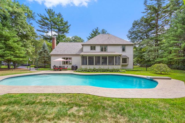 9 Douglas Dr, Mansfield, MA 02048