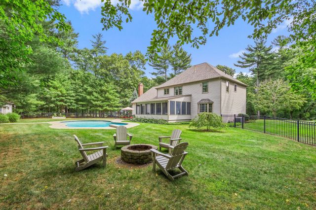 9 Douglas Dr, Mansfield, MA 02048