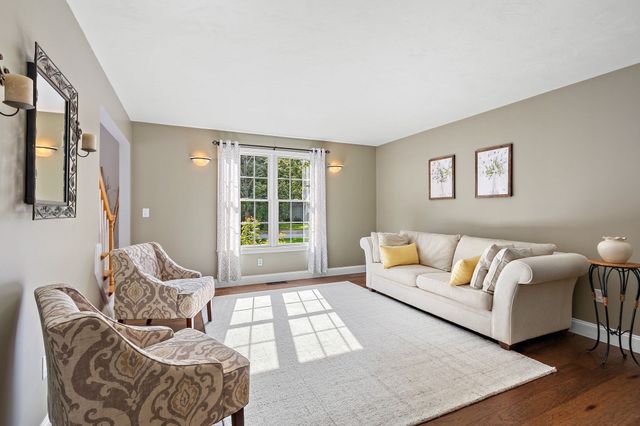 9 Douglas Dr, Mansfield, MA 02048