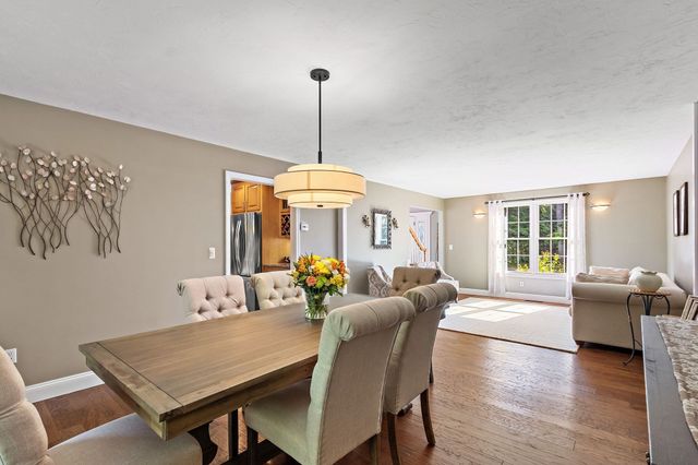 9 Douglas Dr, Mansfield, MA 02048