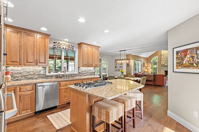 9 Douglas Dr, Mansfield, MA 02048