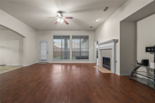 8302 Munich Drive, Rowlett, TX 75089