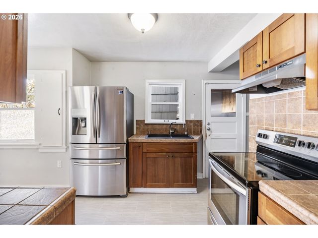 3730 Se 51ST Ave, Portland, OR 97206