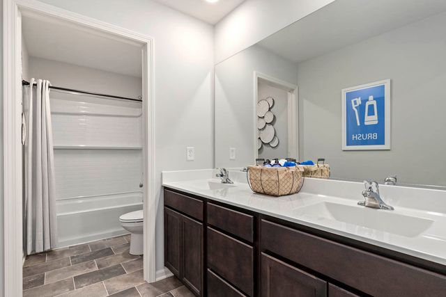 975 SAPPHIRE Lane, Montgomery, IL 60538