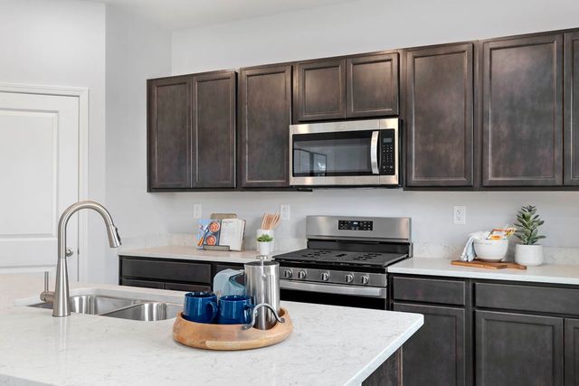 975 SAPPHIRE Lane, Montgomery, IL 60538