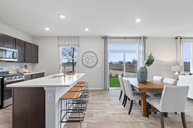 975 SAPPHIRE Lane, Montgomery, IL 60538