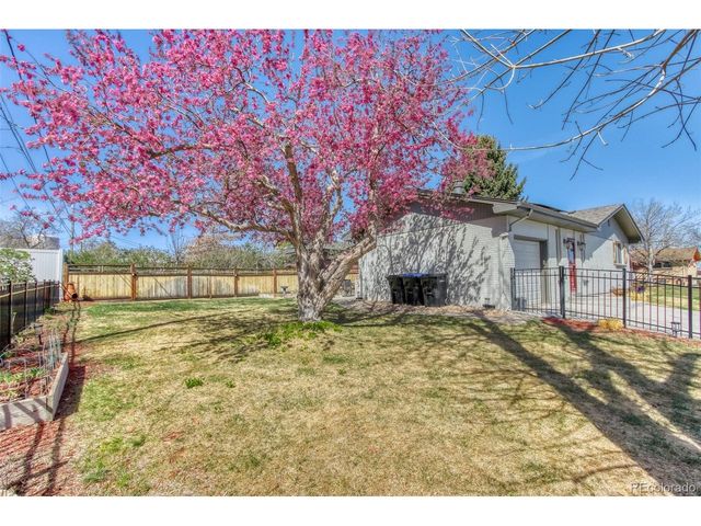 6594 Benton Cir, Arvada, CO 80003