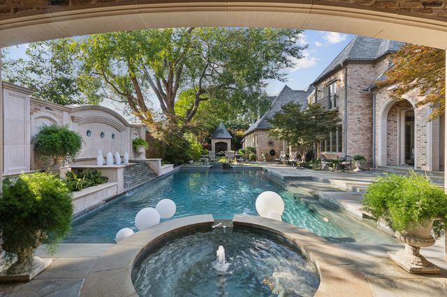 43 Braewood Place, Dallas, TX 75248
