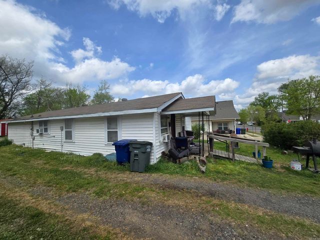 1315 Factory St, Conway, AR 72032