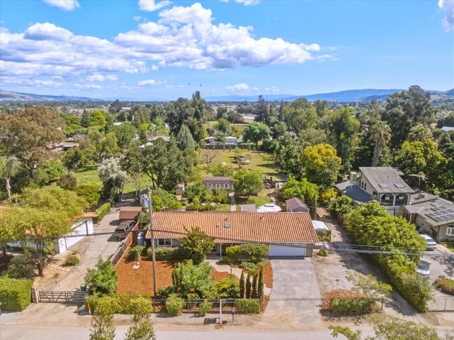 820 Maple Avenue, San Martin, CA 95046