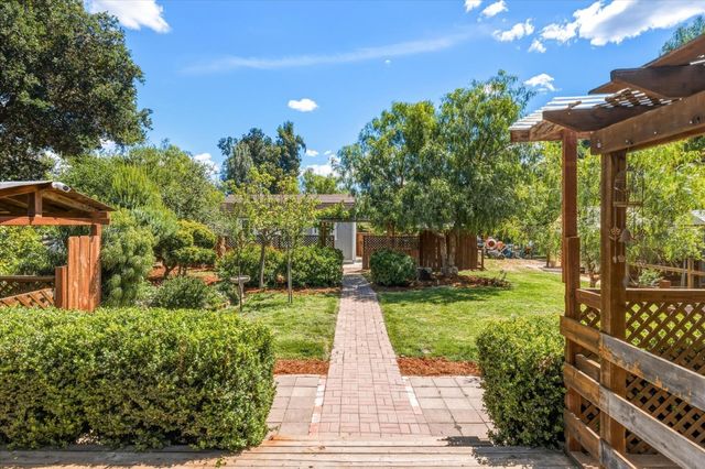 820 Maple Avenue, San Martin, CA 95046