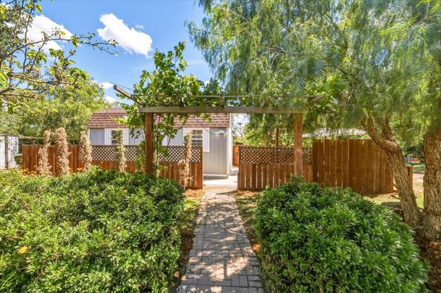 820 Maple Avenue, San Martin, CA 95046