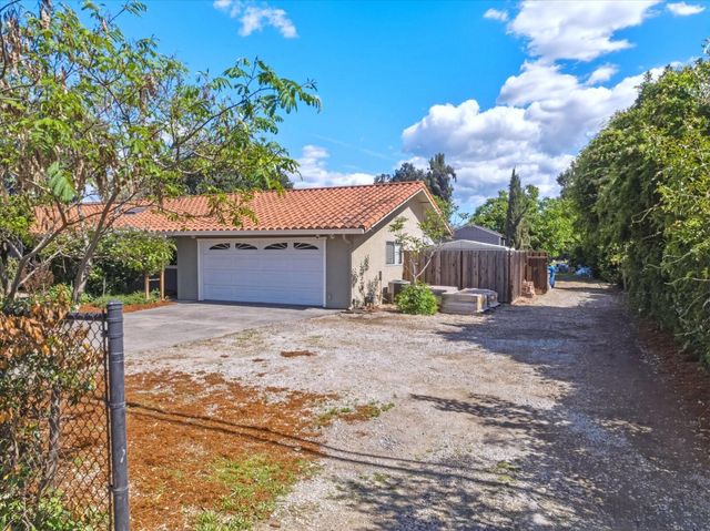 820 Maple Avenue, San Martin, CA 95046