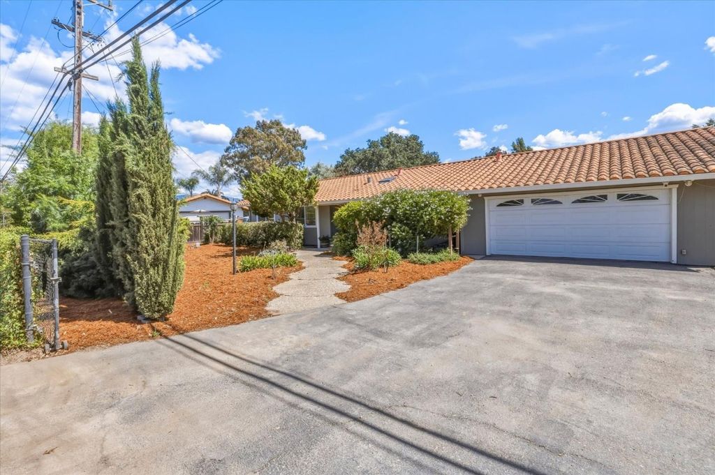 820 Maple Avenue, San Martin, CA 95046