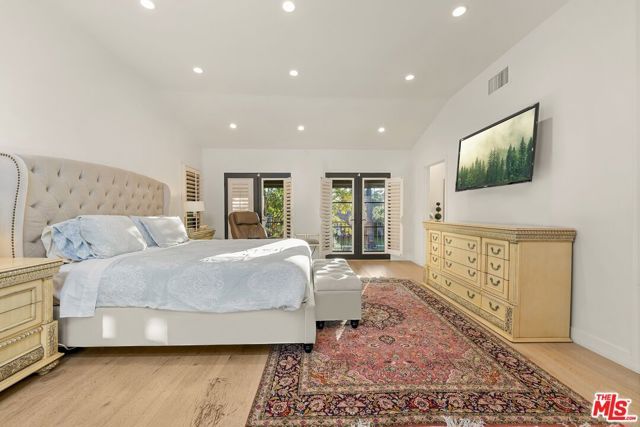 520 N Bedford Drive, Beverly Hills, CA 90210