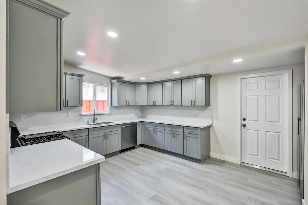 Image 15 of property listing at 28315 Rochelle Ave, Hayward, CA 94544