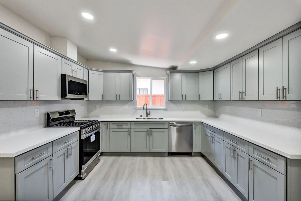 Image 16 of property listing at 28315 Rochelle Ave, Hayward, CA 94544