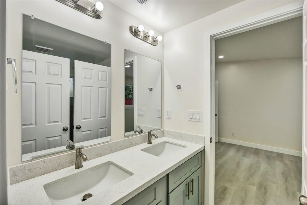 Image 24 of property listing at 28315 Rochelle Ave, Hayward, CA 94544