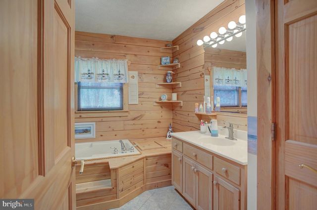 906 PINE STUMP ROAD, Chambersburg, PA 17202