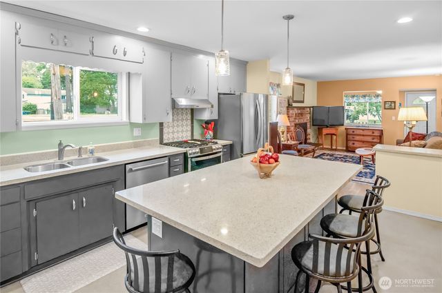 10704 Broadway Avenue S, Tacoma, WA 98444