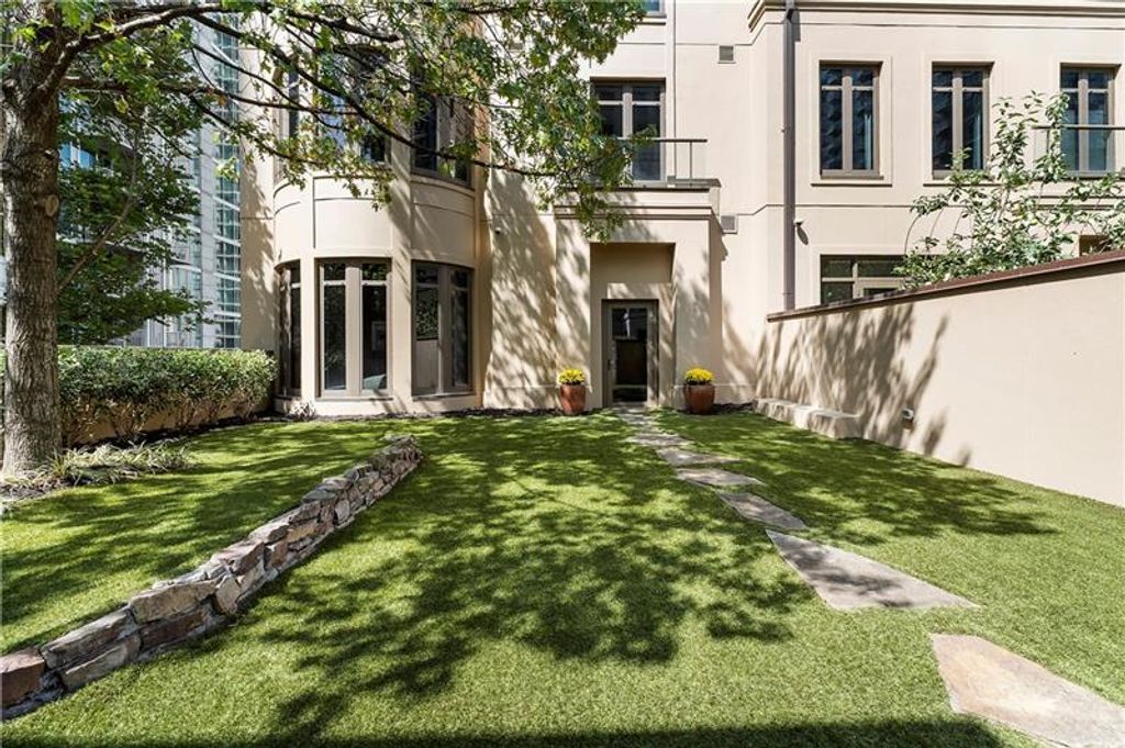 3376 Peachtree Road 1, Atlanta, GA 30326