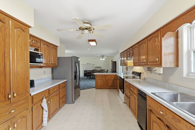 300 Troy Ln, Hohenwald, TN 38462