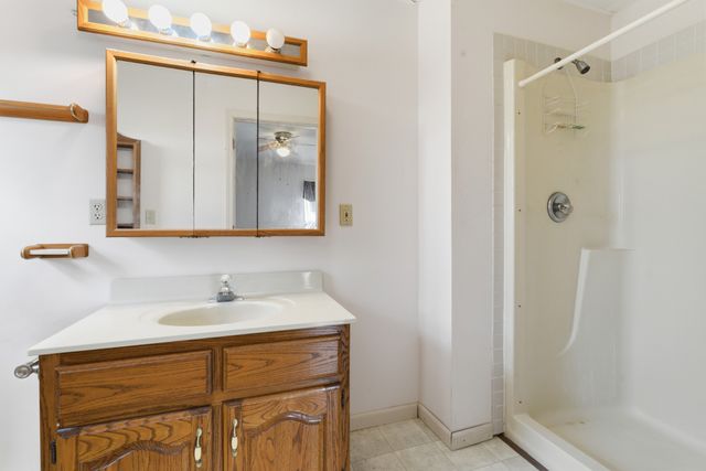 300 Troy Ln, Hohenwald, TN 38462