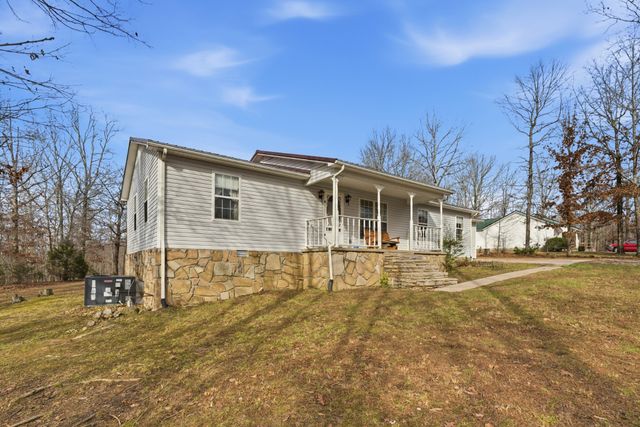 300 Troy Ln, Hohenwald, TN 38462