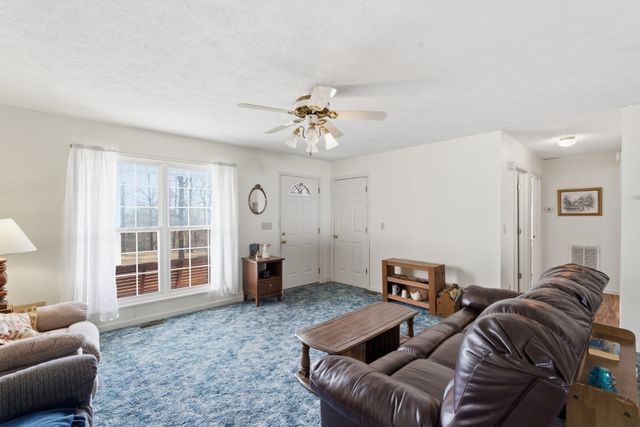 300 Troy Ln, Hohenwald, TN 38462