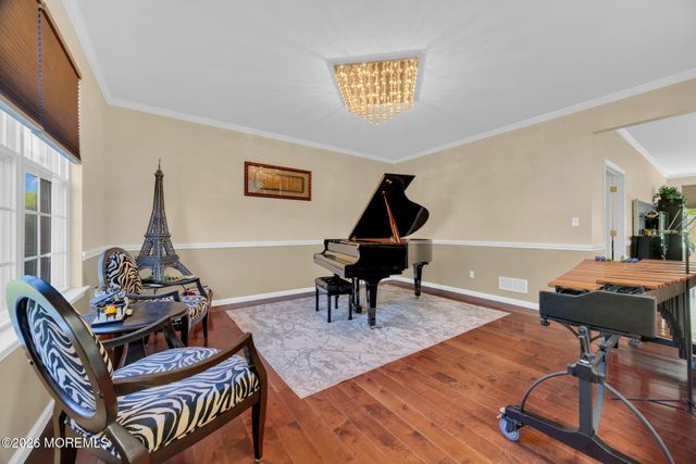 18 Gloria Lane, Monroe, NJ 08831