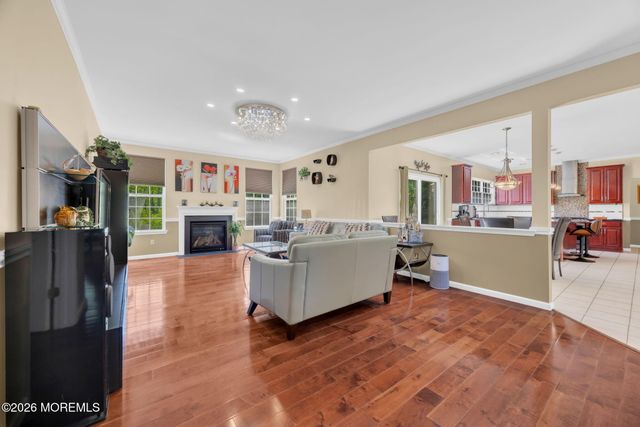 18 Gloria Lane, Monroe, NJ 08831