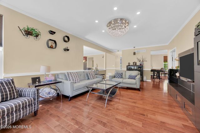 18 Gloria Lane, Monroe, NJ 08831