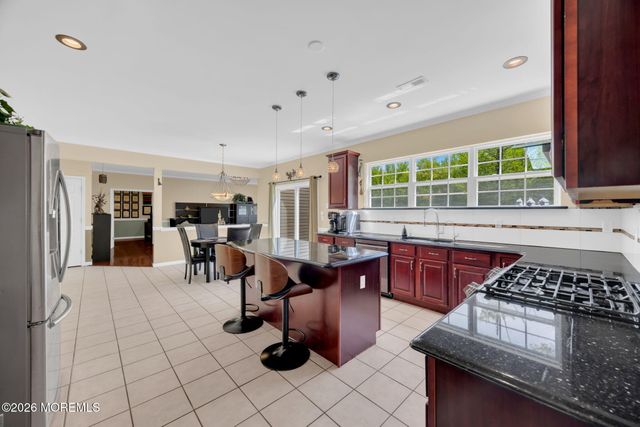 18 Gloria Lane, Monroe, NJ 08831
