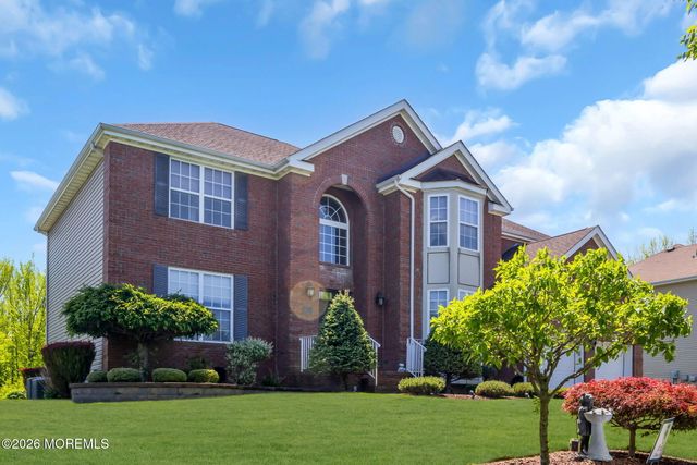 18 Gloria Lane, Monroe, NJ 08831