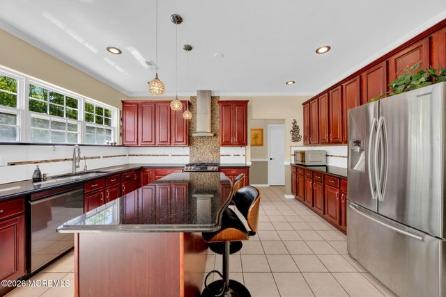 18 Gloria Lane, Monroe, NJ 08831