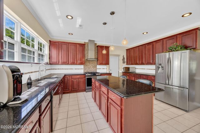 18 Gloria Lane, Monroe, NJ 08831