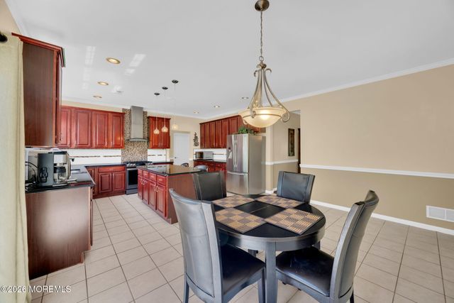18 Gloria Lane, Monroe, NJ 08831