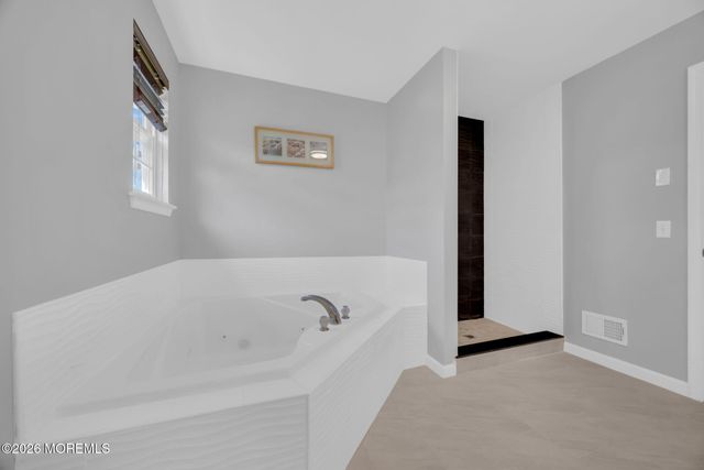 18 Gloria Lane, Monroe, NJ 08831