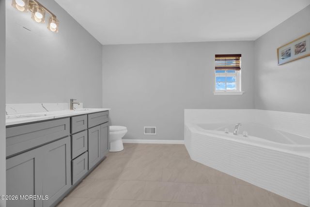 18 Gloria Lane, Monroe, NJ 08831
