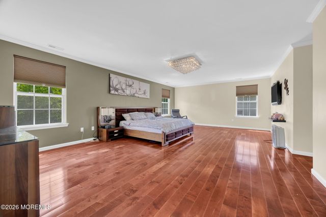 18 Gloria Lane, Monroe, NJ 08831