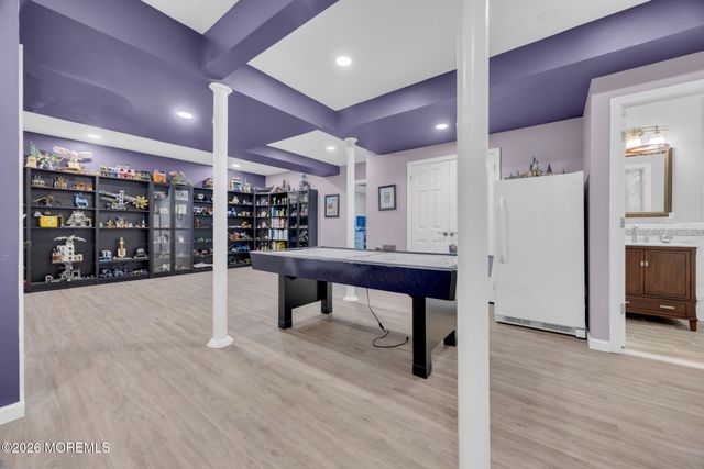 18 Gloria Lane, Monroe, NJ 08831