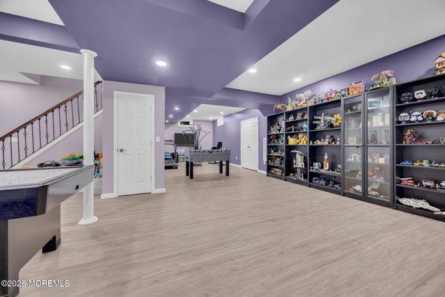 18 Gloria Lane, Monroe, NJ 08831