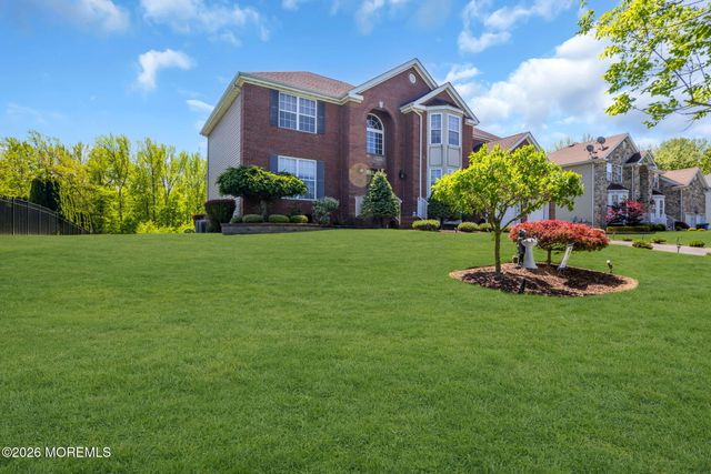 18 Gloria Lane, Monroe, NJ 08831