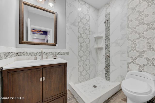 18 Gloria Lane, Monroe, NJ 08831