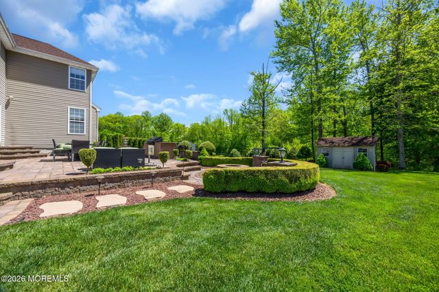 18 Gloria Lane, Monroe, NJ 08831
