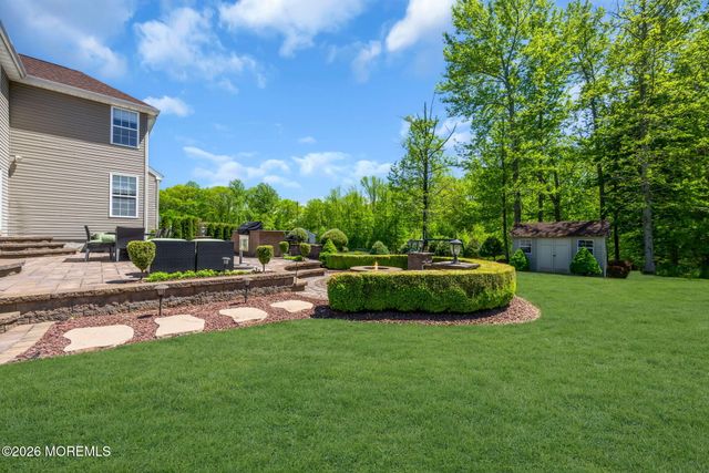 18 Gloria Lane, Monroe, NJ 08831