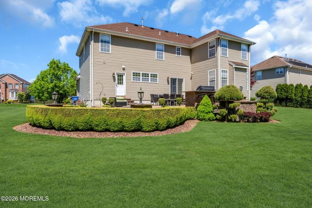 18 Gloria Lane, Monroe, NJ 08831