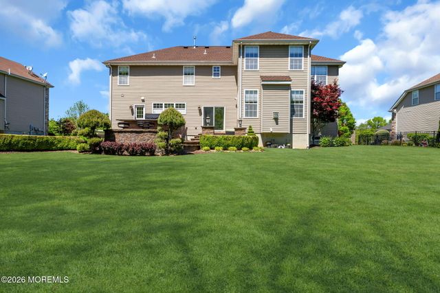 18 Gloria Lane, Monroe, NJ 08831