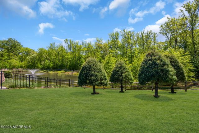 18 Gloria Lane, Monroe, NJ 08831