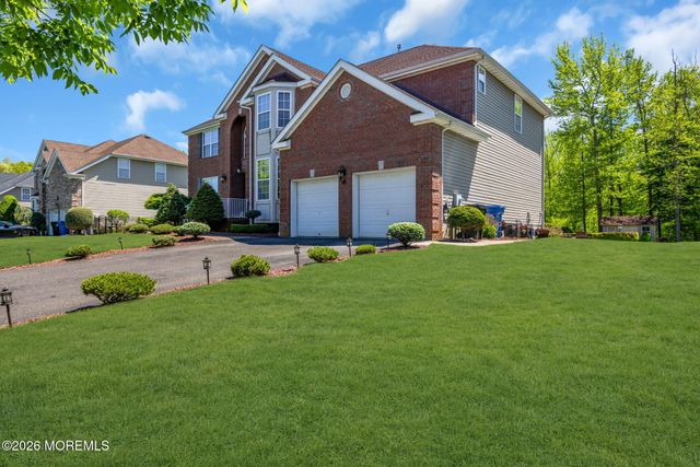 18 Gloria Lane, Monroe, NJ 08831